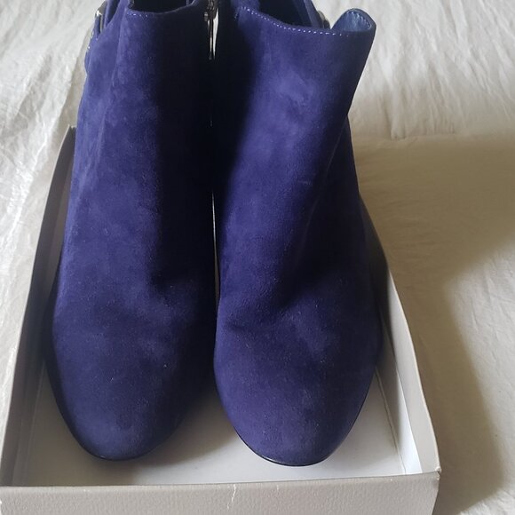 Vince Camuto Suede Booties, Dark Ultraviolet Blue, Size 9, 4 inch heel - Picture 3 of 8